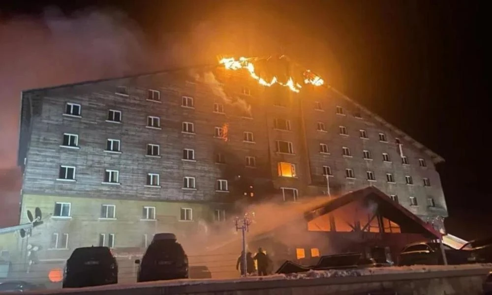 Φωτιά σε σαλέ στην Τουρκία: 76 νεκροί - Αμέλεια και ελλιπής πυροπροστασία στο επίκεντρο - Ερντογάν: Θα λογοδοτήσουν οι υπεύθυνοι